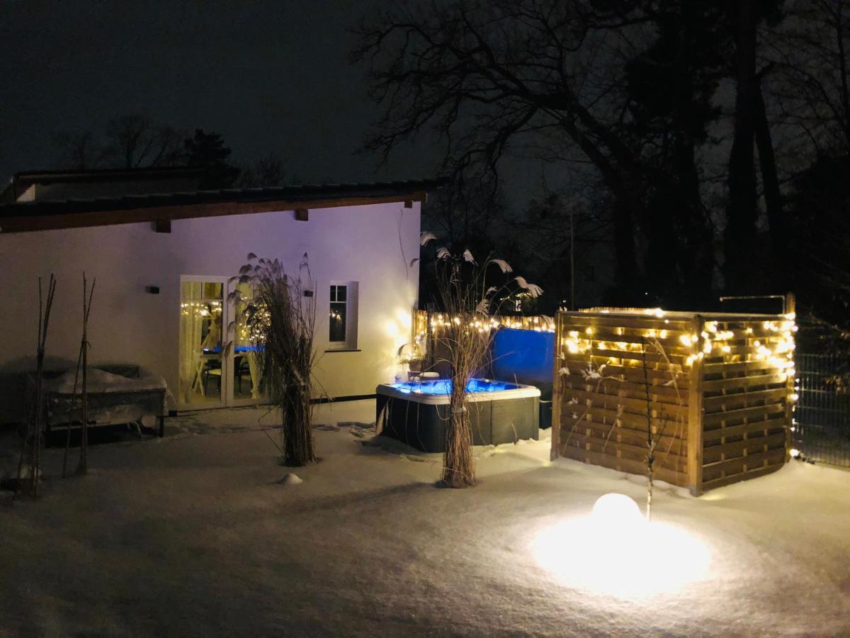 GartenLoft mit Outdoor Whirlpool und Garten Petershagen-Eggersdorf Buitenkant foto