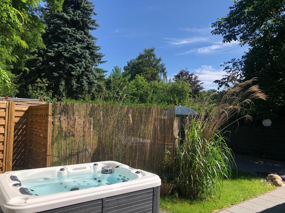 GartenLoft mit Outdoor Whirlpool und Garten Petershagen-Eggersdorf Buitenkant foto